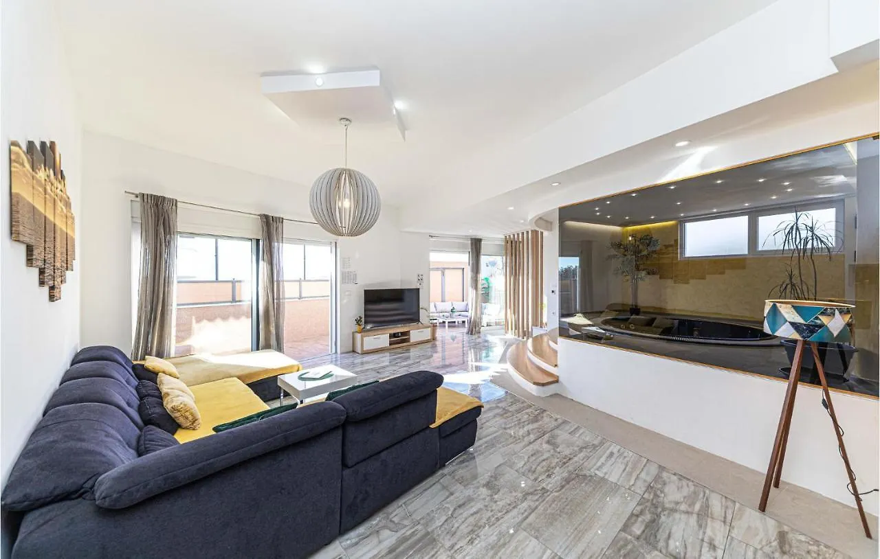 Apartment 2 Bedroom Stunning Home In Okrug Gornji Trogir
