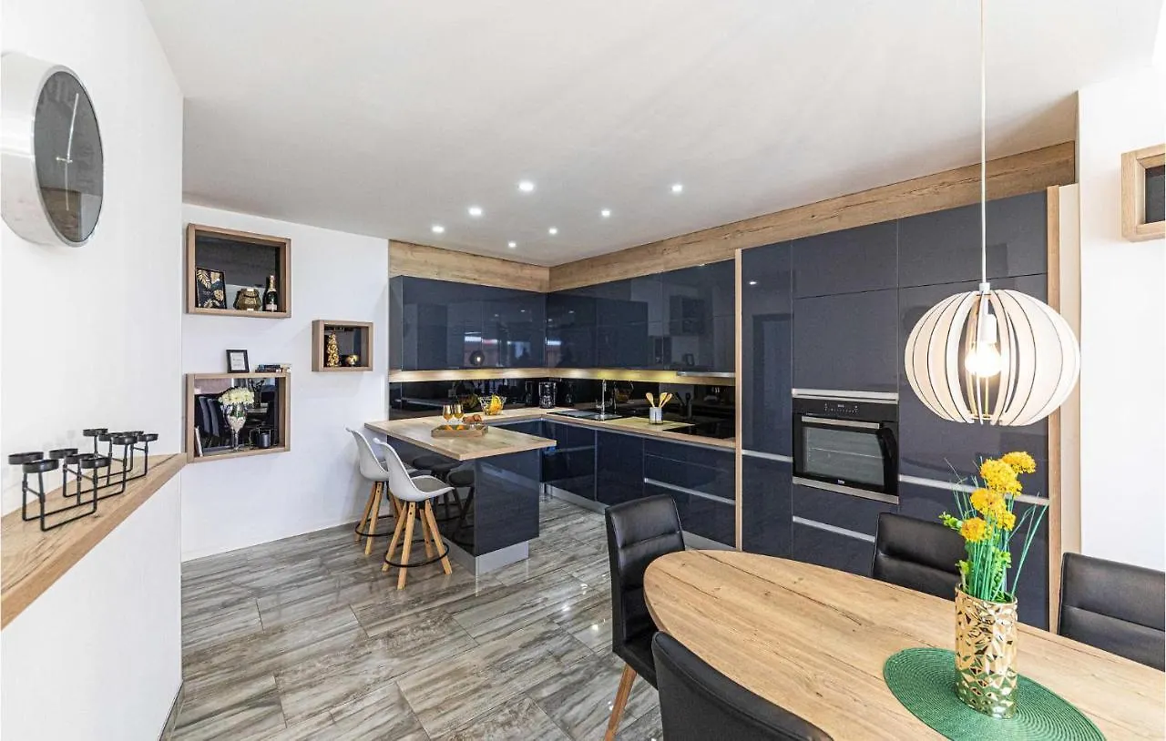 2 Bedroom Stunning Home In Okrug Gornji Trogir Croatia