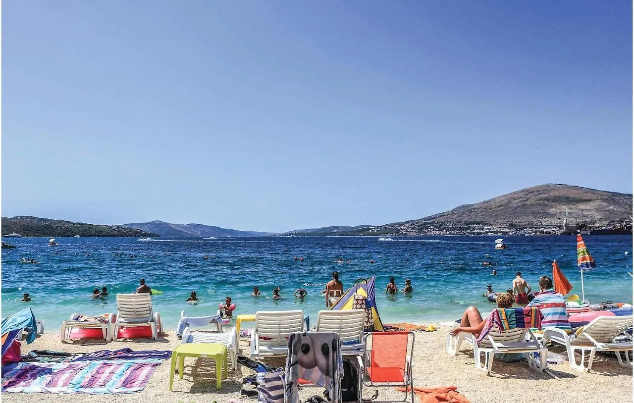 2 Bedroom Stunning Home In Okrug Gornji Trogir Apartment